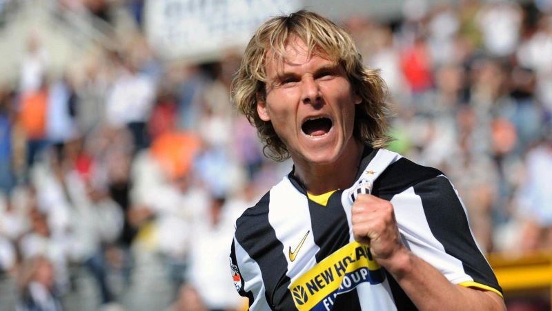 Miêu tả hành trình sự nghiệp của Pavel Nedved